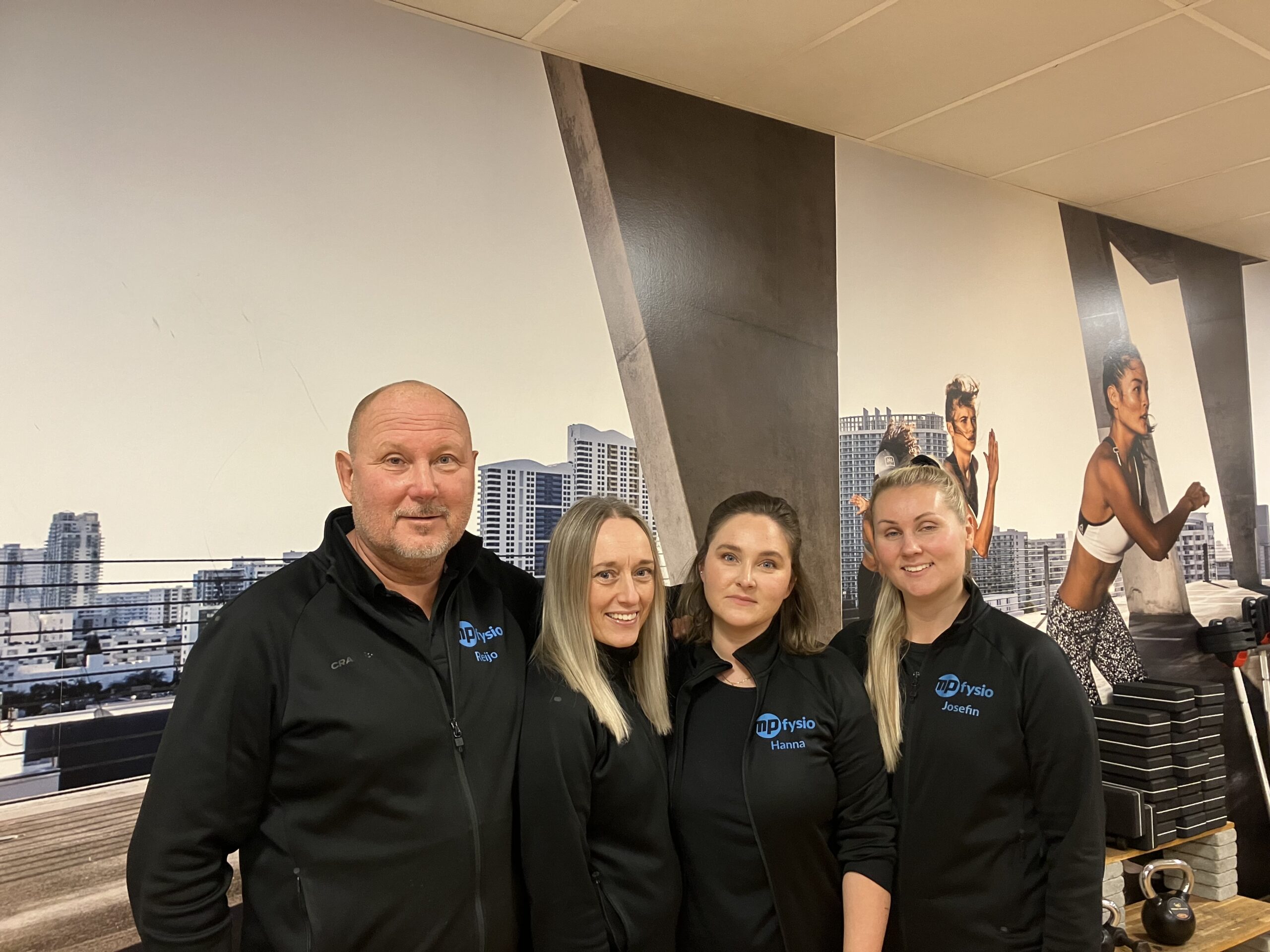 //www.mpfysio.se/content/uploads/2024/02/gruppbild-scaled.jpg